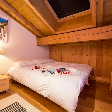 Domek alpejski Les Chosalets Chalet Sleeps 8 *