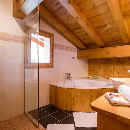 Les Chosalets Chalet Sleeps 8 Domek alpejski